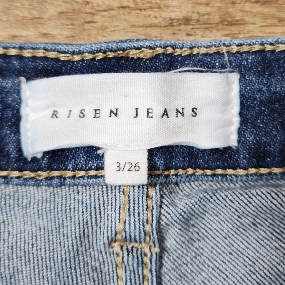 RISEN HIGH WAIST DISTRESSED RAW EDGE JEANS SIZE 26 - Picture 3 of 11